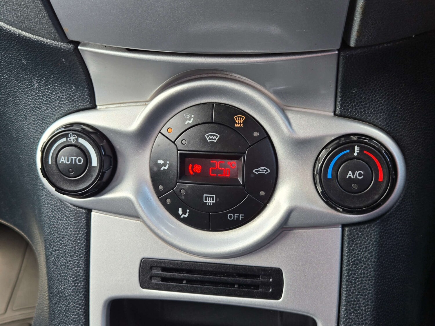 Used Ford Fiesta 2009 for sale - 78152407: Photo 38