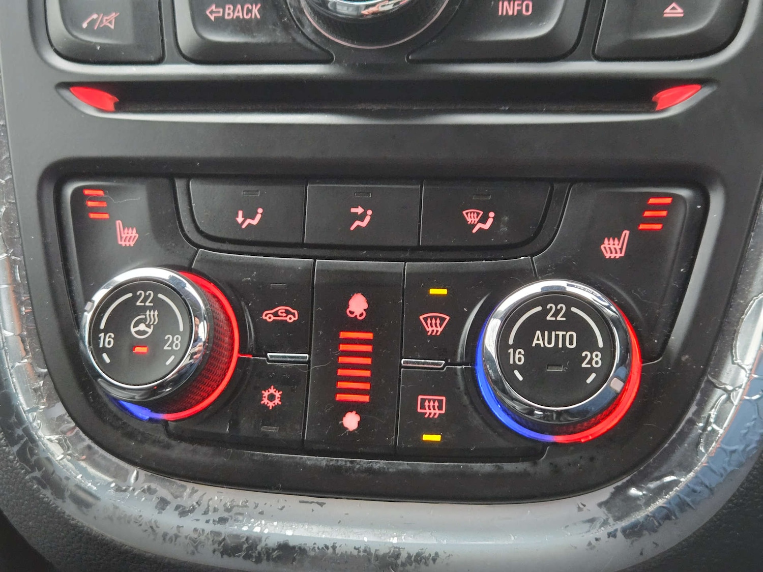 Used Vauxhall Mokka 2015 for sale - 77154654: Photo 35