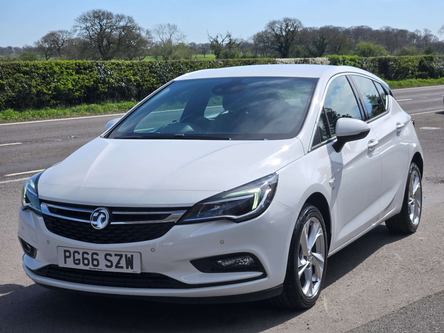Used Vauxhall Astra 2017 for sale - 78159037: Photo 2