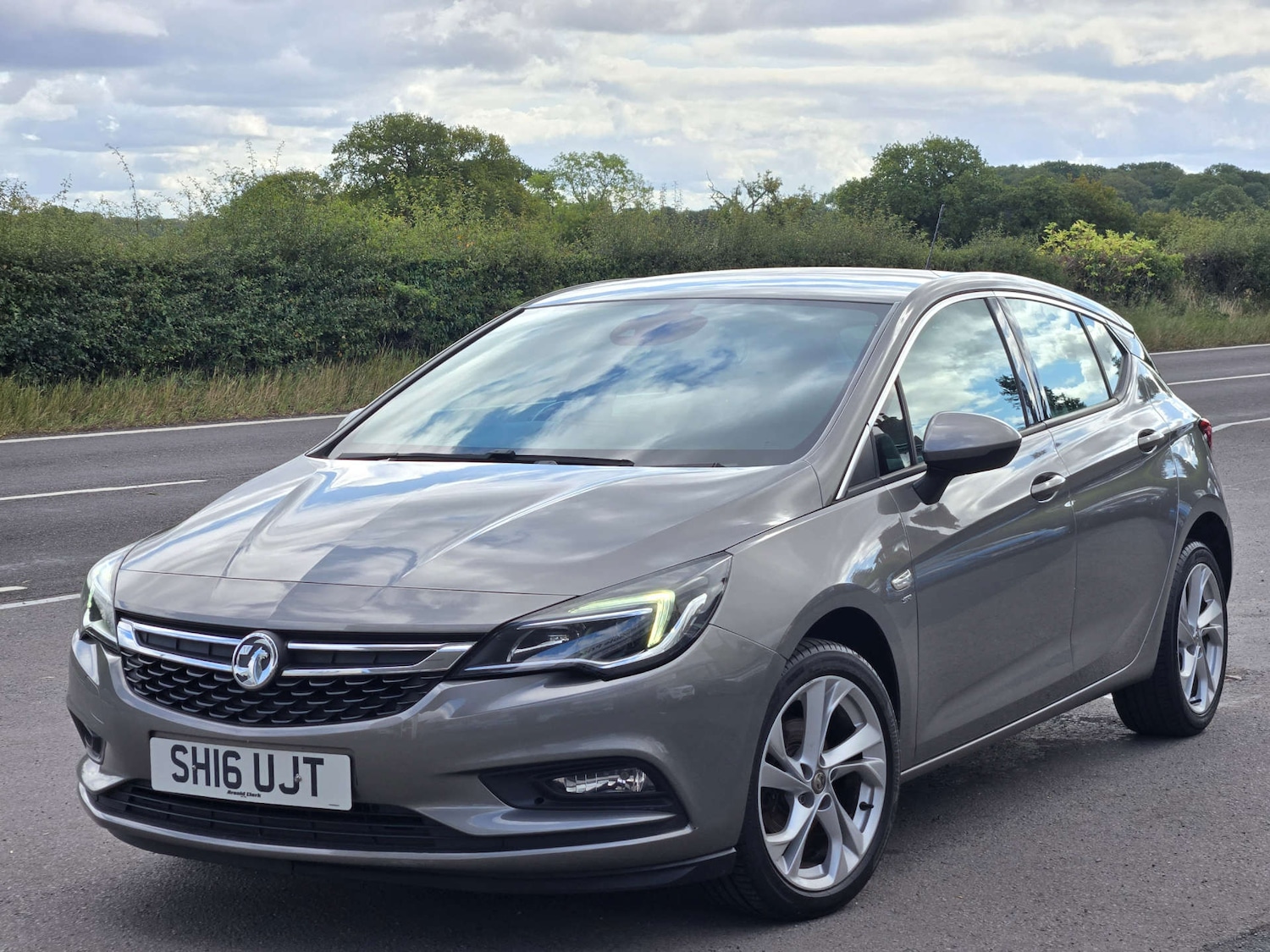 Used Vauxhall Astra 2016 for sale - 76601289: Photo 1