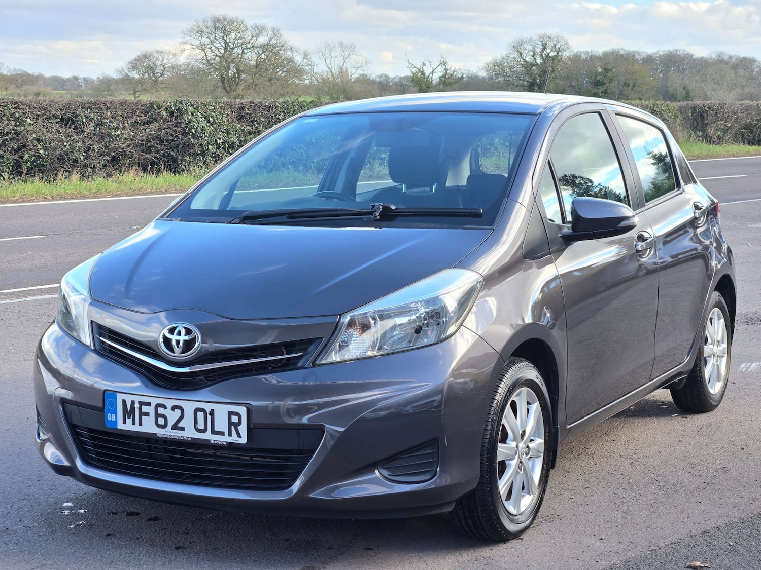 Used Toyota Yaris 2012 for sale - 77704056: Photo 2