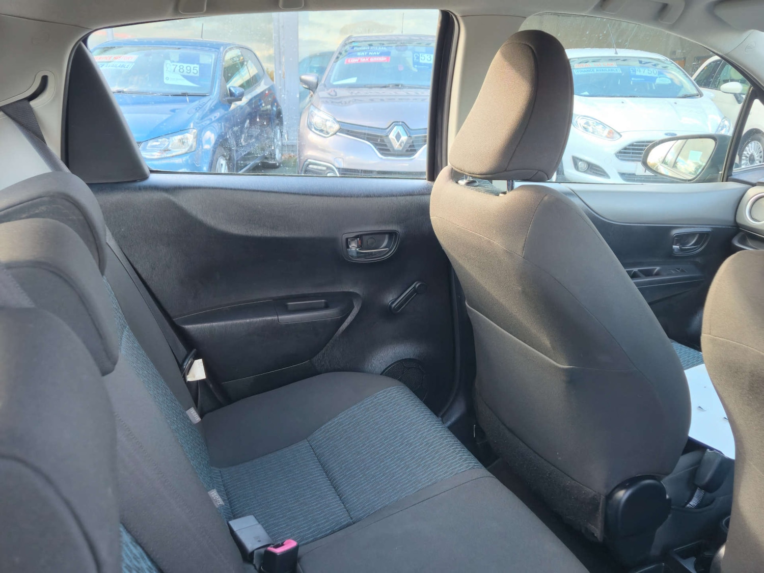 Used Toyota Yaris 2012 for sale - 77704056: Photo 24