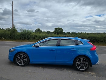 Used Volvo V40 2015 for sale - 75585892: Photo