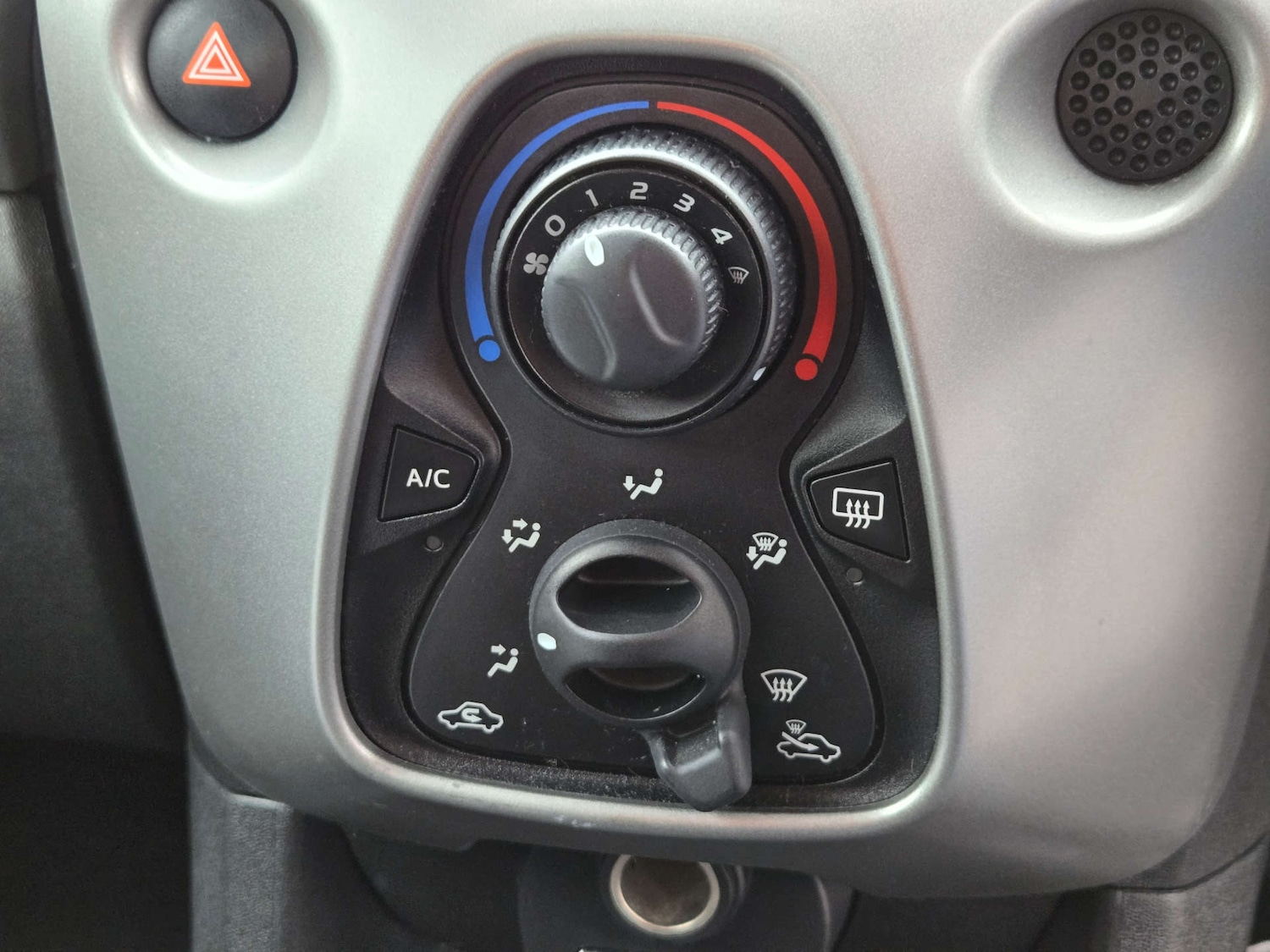 Used Peugeot 108 2015 for sale - 77794768: Photo 35