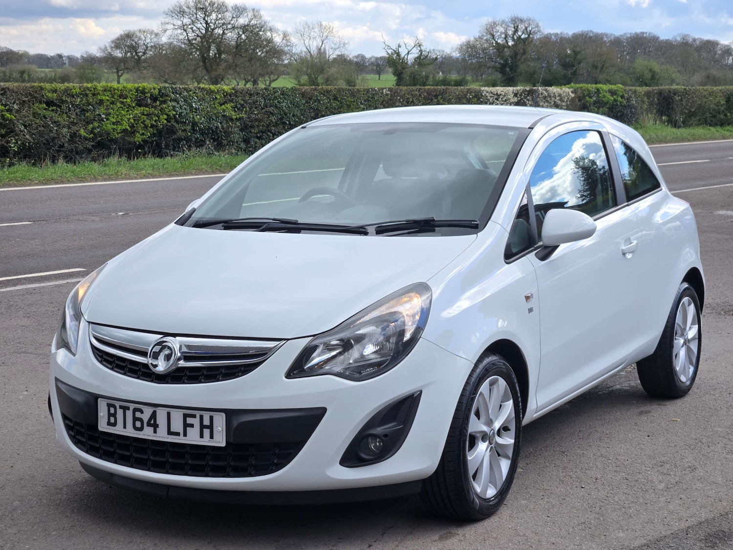 Used Vauxhall Corsa 2014 for sale - 78078296: Photo 2