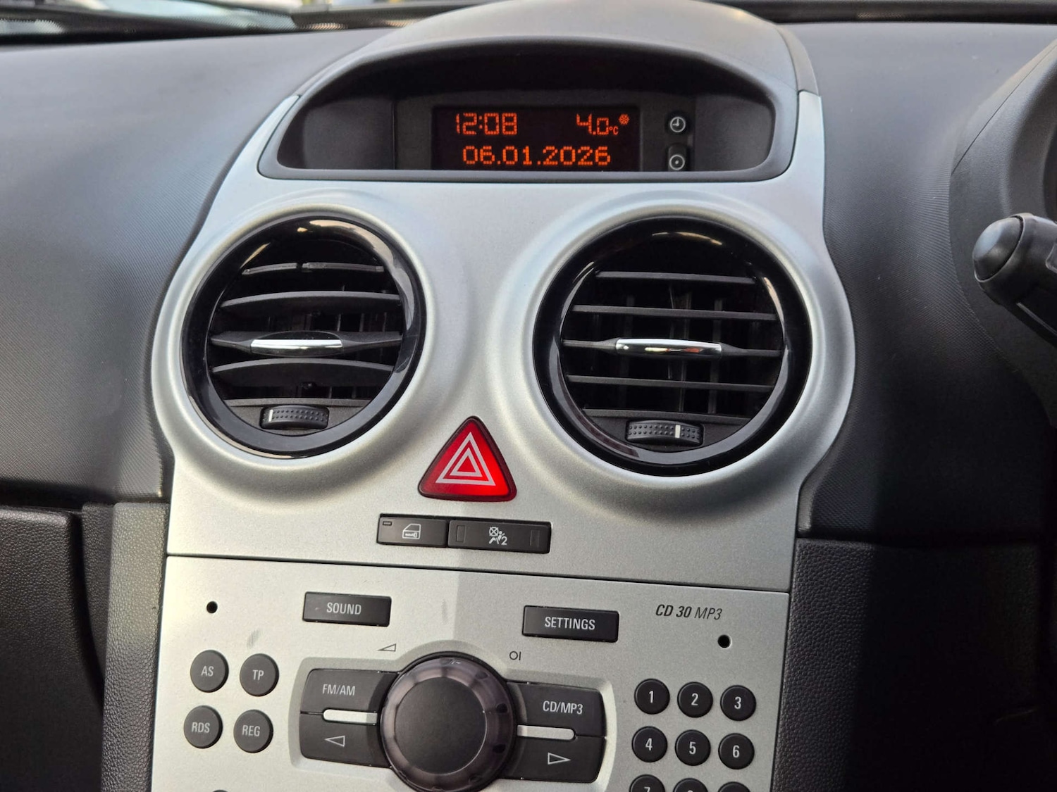 Used Vauxhall Corsa 2010 for sale - 77121301: Photo 28