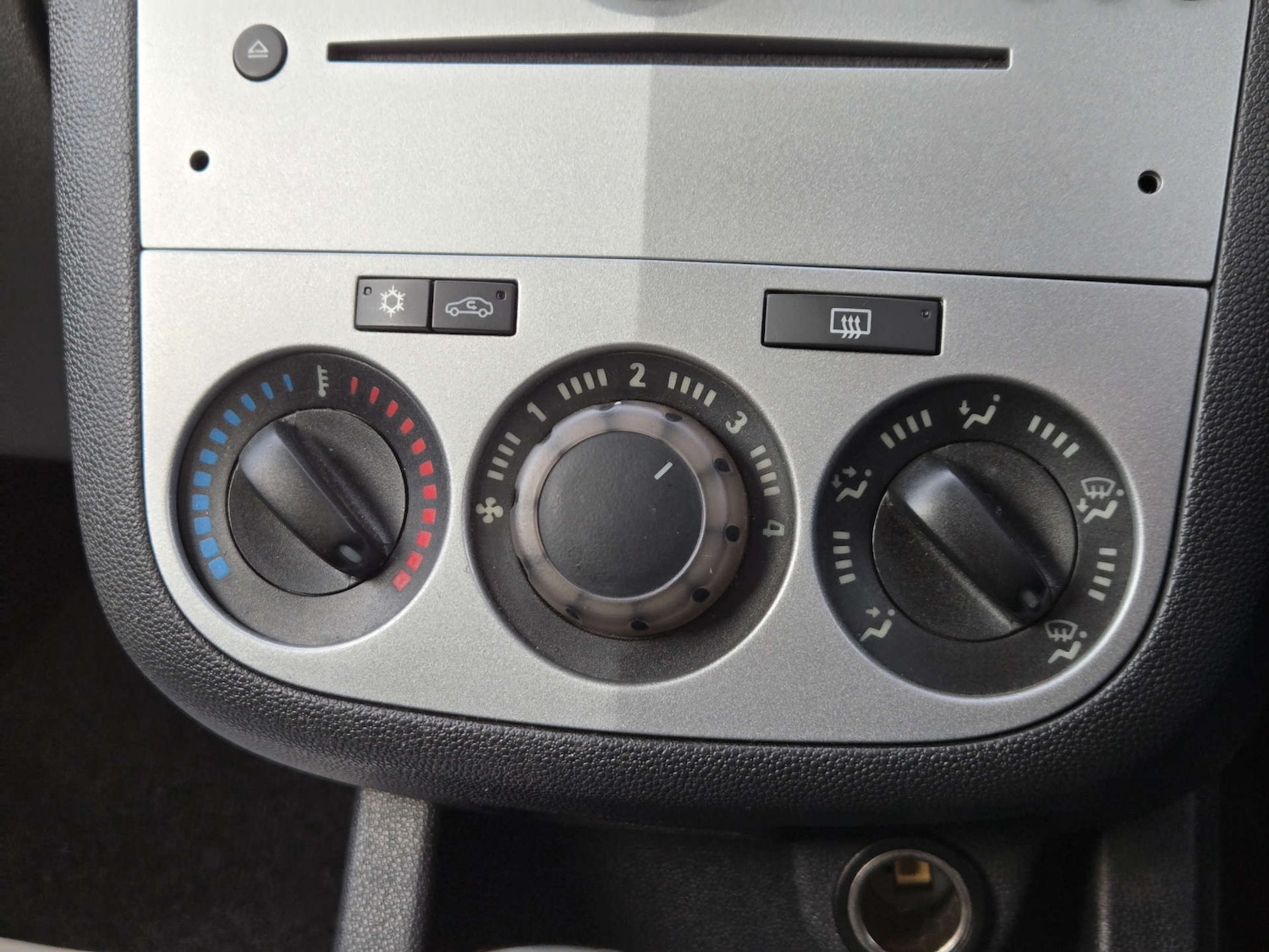 Used Vauxhall Corsa 2010 for sale - 77121301: Photo 30