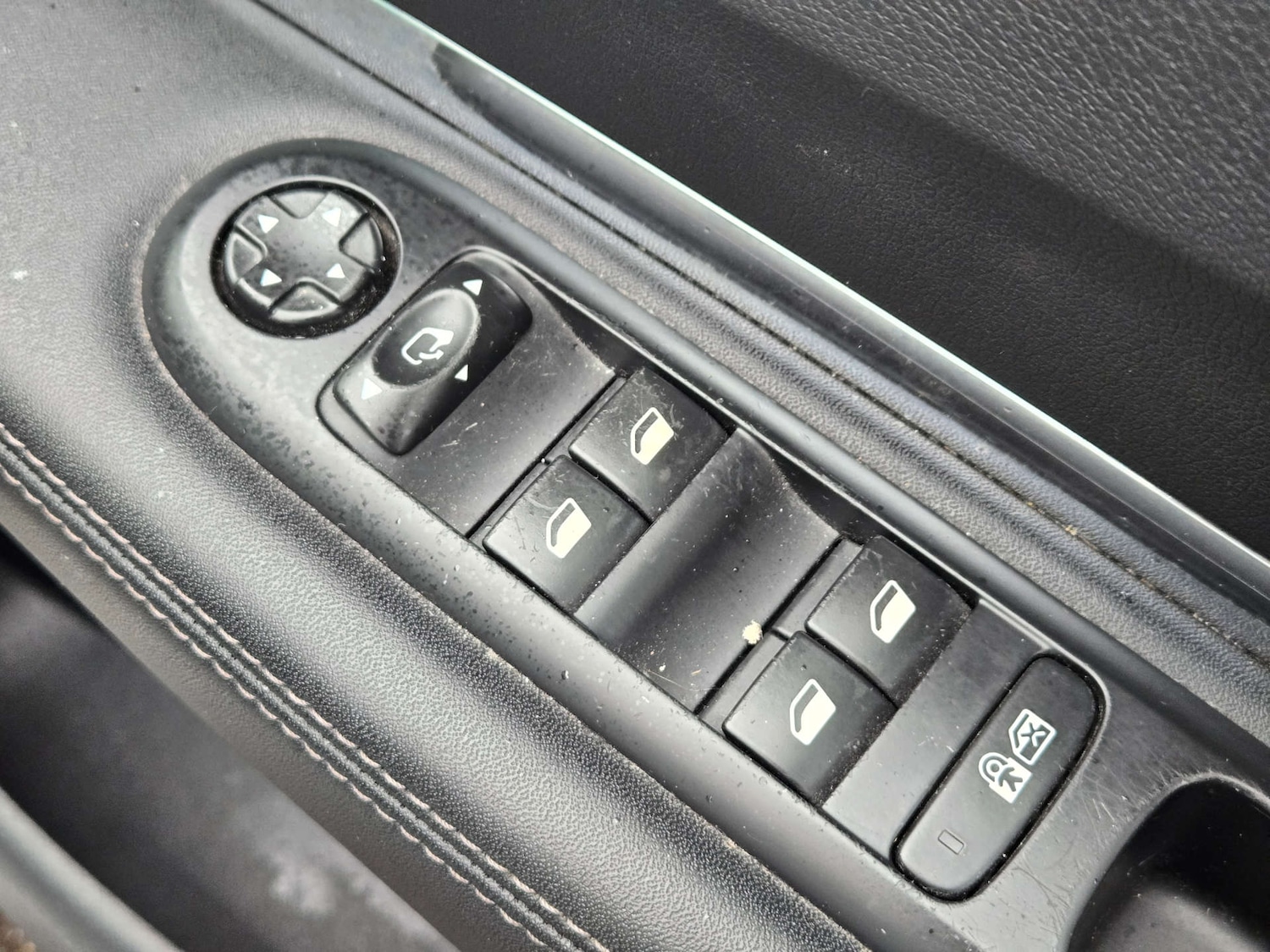 Used Peugeot 3008 2014 for sale - 77303959: Photo 27