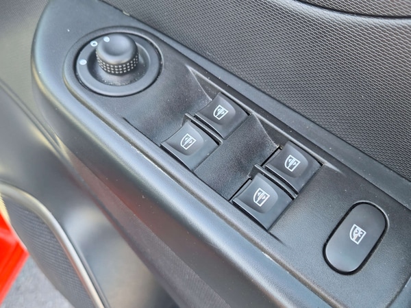 Used Renault Captur 2015 for sale - 76174352: Photo 32