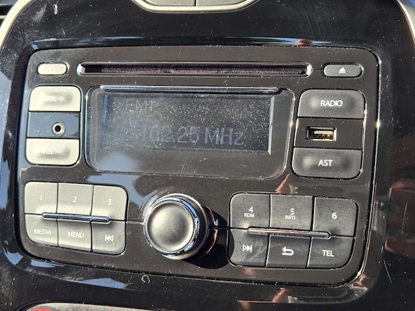 Used Renault Captur 2015 for sale - 76174352: Photo 34
