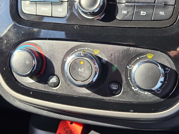 Used Renault Captur 2015 for sale - 76174352: Photo 35