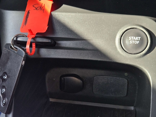 Used Renault Captur 2015 for sale - 76174352: Photo 36