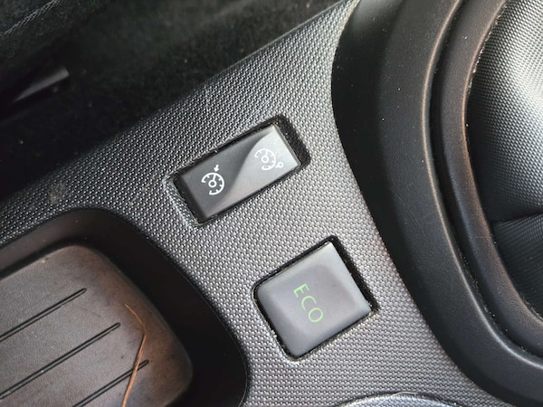 Used Renault Captur 2015 for sale - 76174352: Photo 37