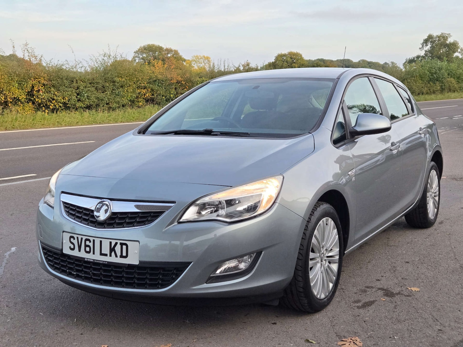 Used Vauxhall Astra 2011 for sale - 76330100: Photo 1