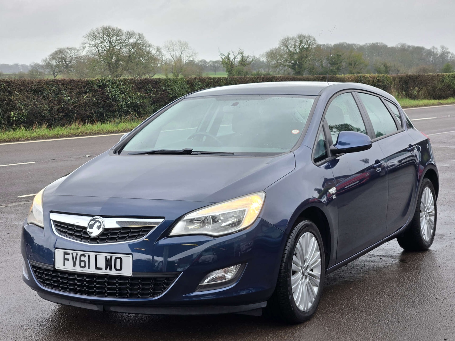 Used Vauxhall Astra 2011 for sale - 77690677: Photo 2