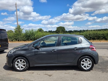 Used Peugeot 208 2014 for sale - 79380632: Photo