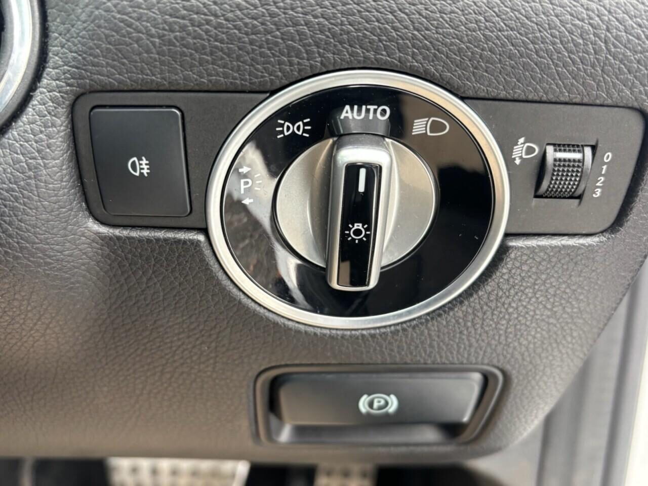 Used Mercedes-Benz SLK 2014 for sale - 77754878: Photo 28