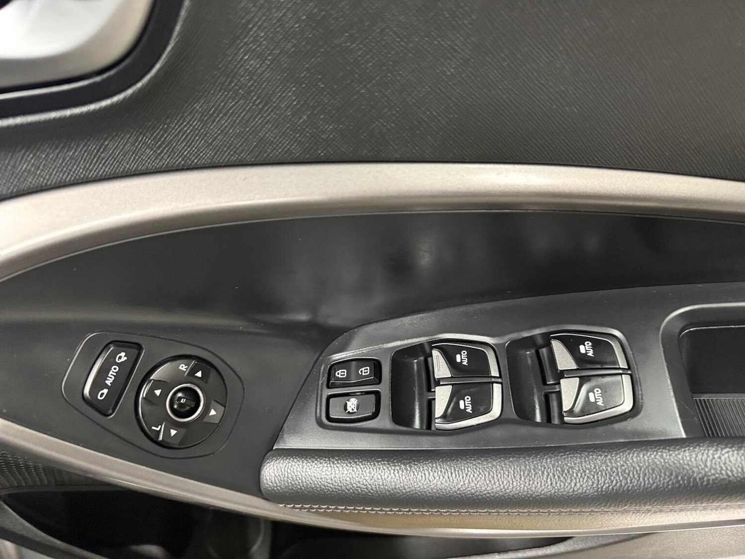 Used Hyundai Santa Fe 2013 for sale - 77093927: Photo 28