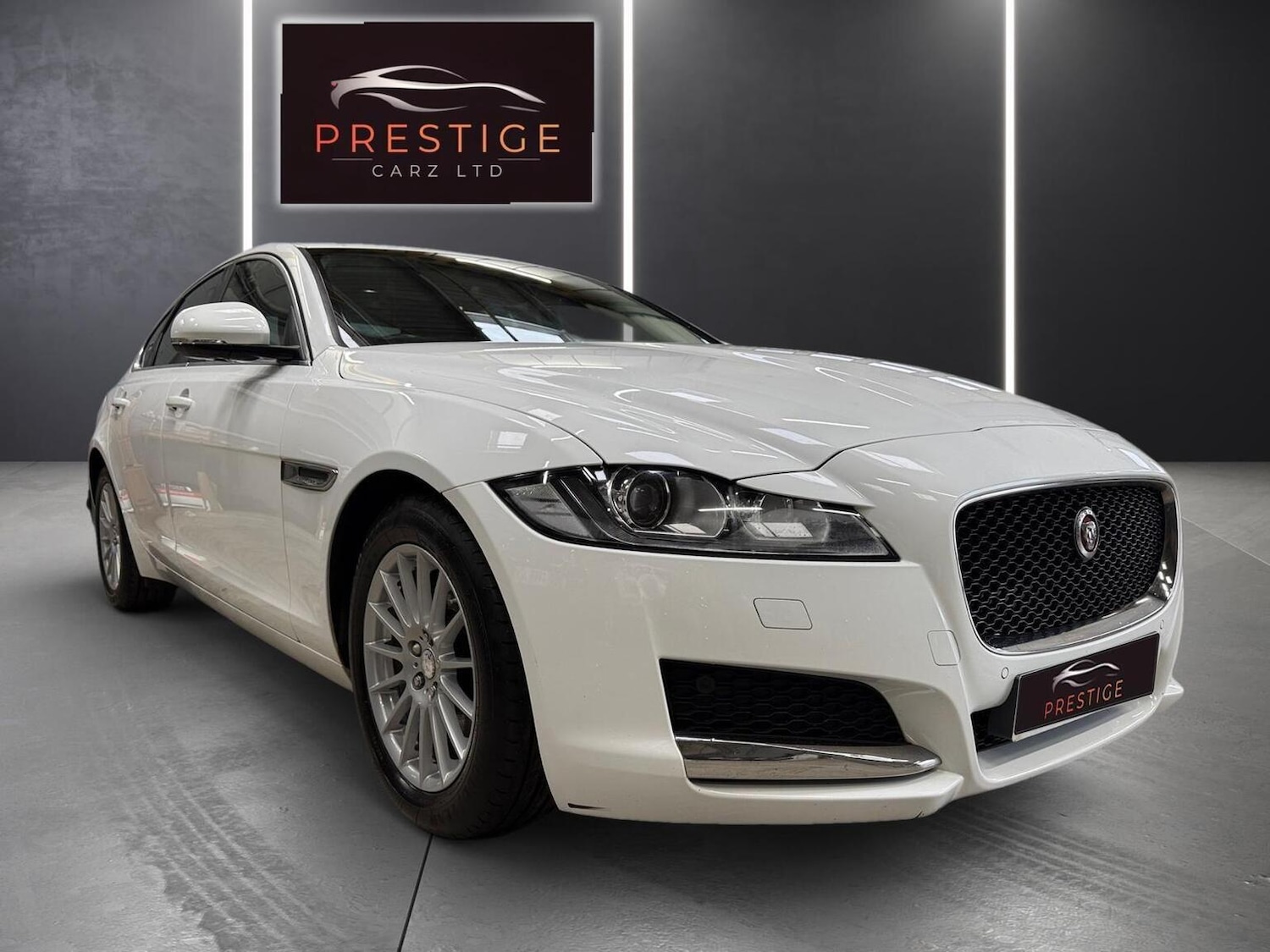 Used Jaguar XF 2016 for sale - 77237016: Photo 2