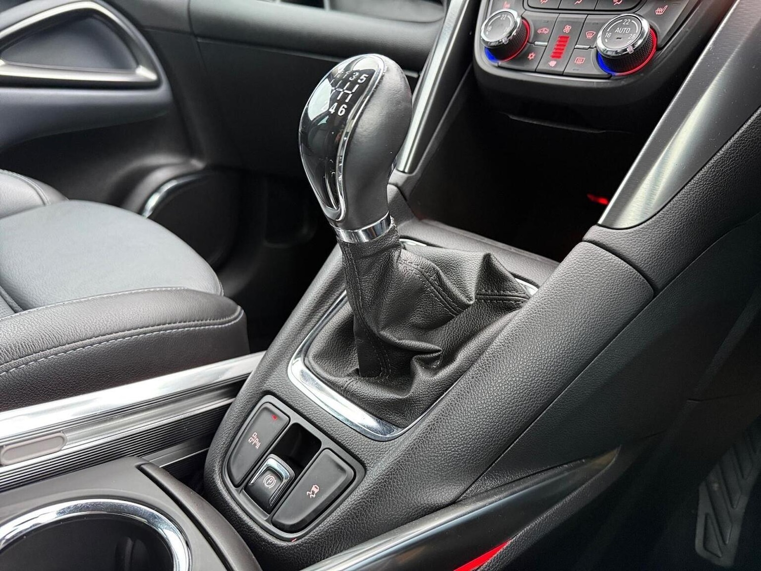 Used Vauxhall Zafira Tourer 2012 for sale - 77075284: Photo 12