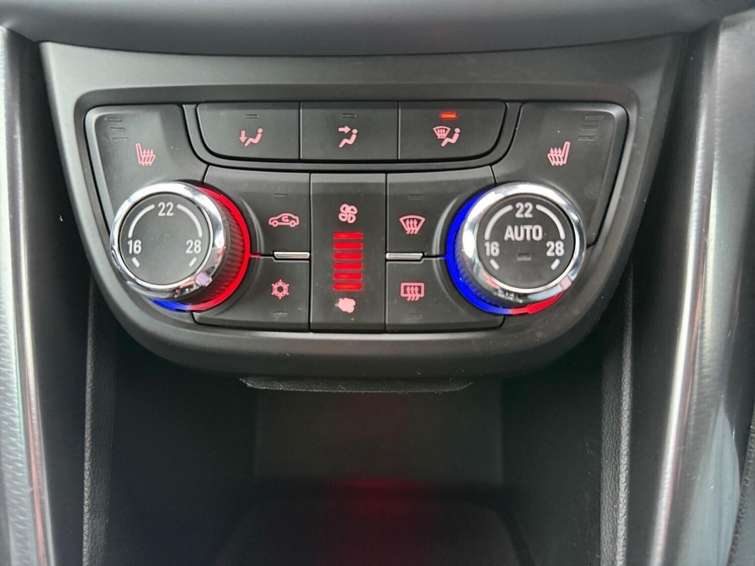 Used Vauxhall Zafira Tourer 2012 for sale - 77075284: Photo 17