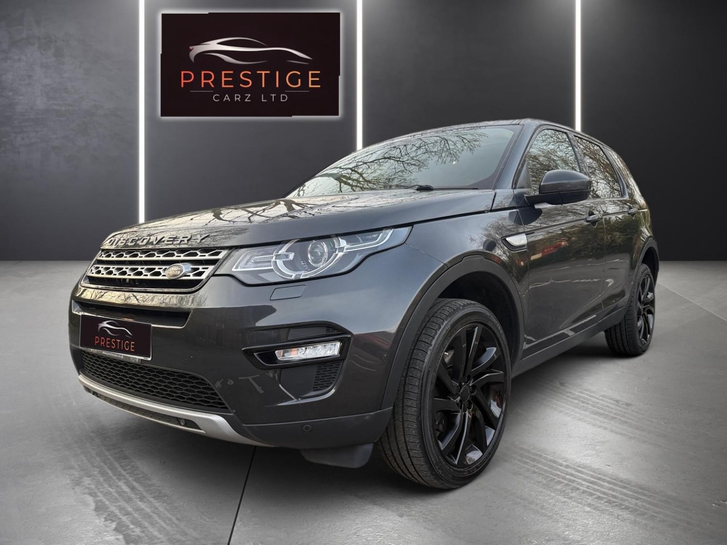 Used Land Rover Discovery Sport 2017 for sale - 77977155: Photo 1