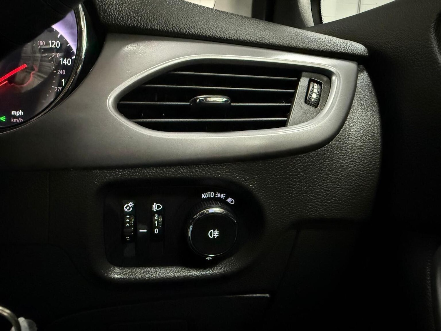 Used Vauxhall Astra 2016 for sale - 77483663: Photo 31