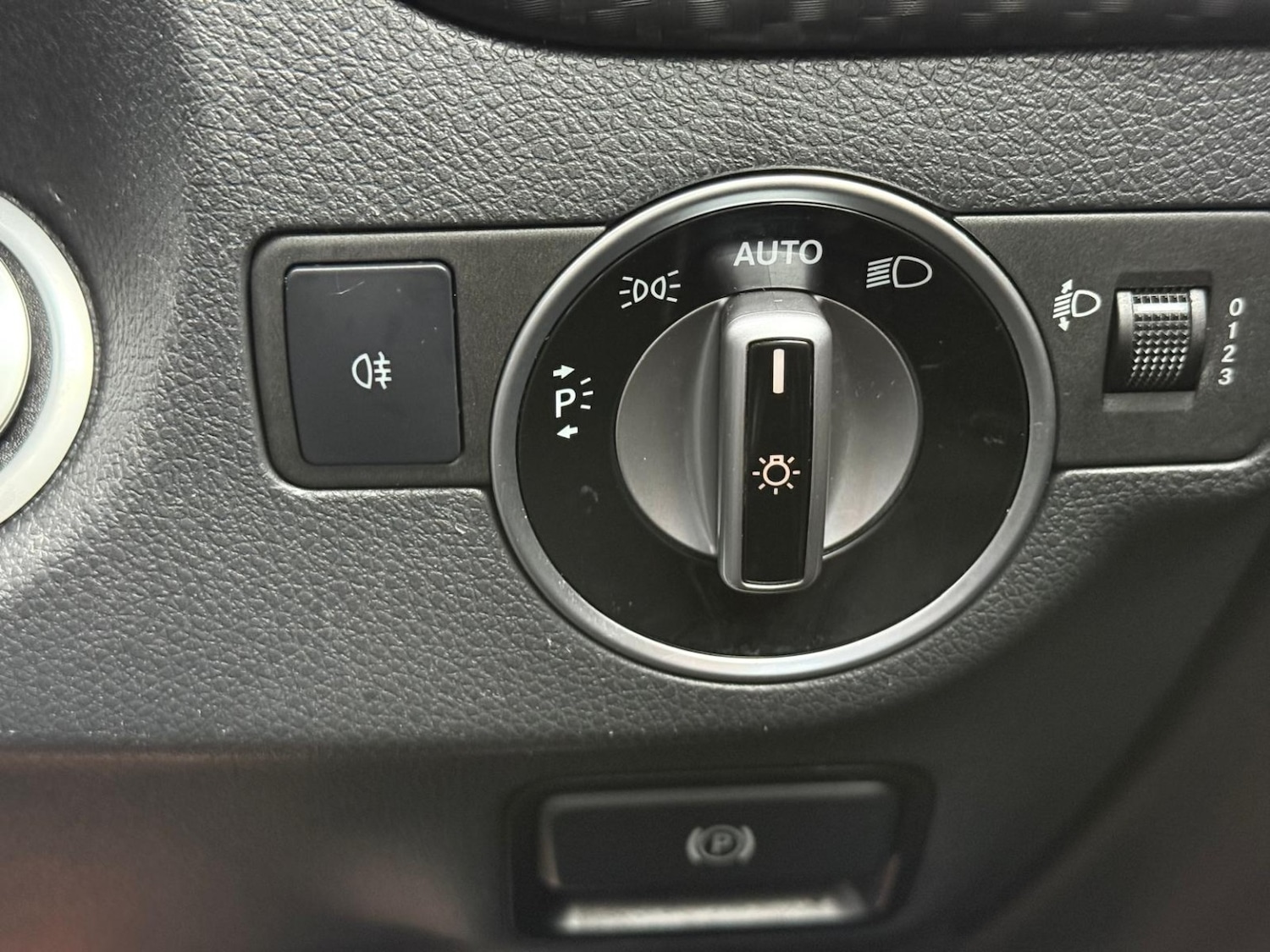 Used Mercedes-Benz A-Class 2018 for sale - 77622483: Photo 30