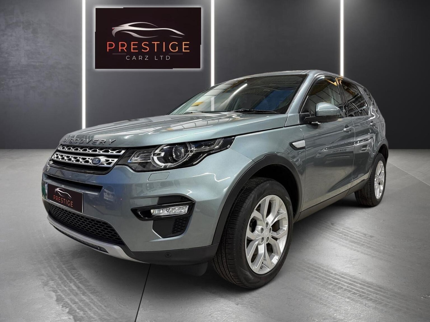 Used Land Rover Discovery Sport 2017 for sale - 77075272: Photo 1