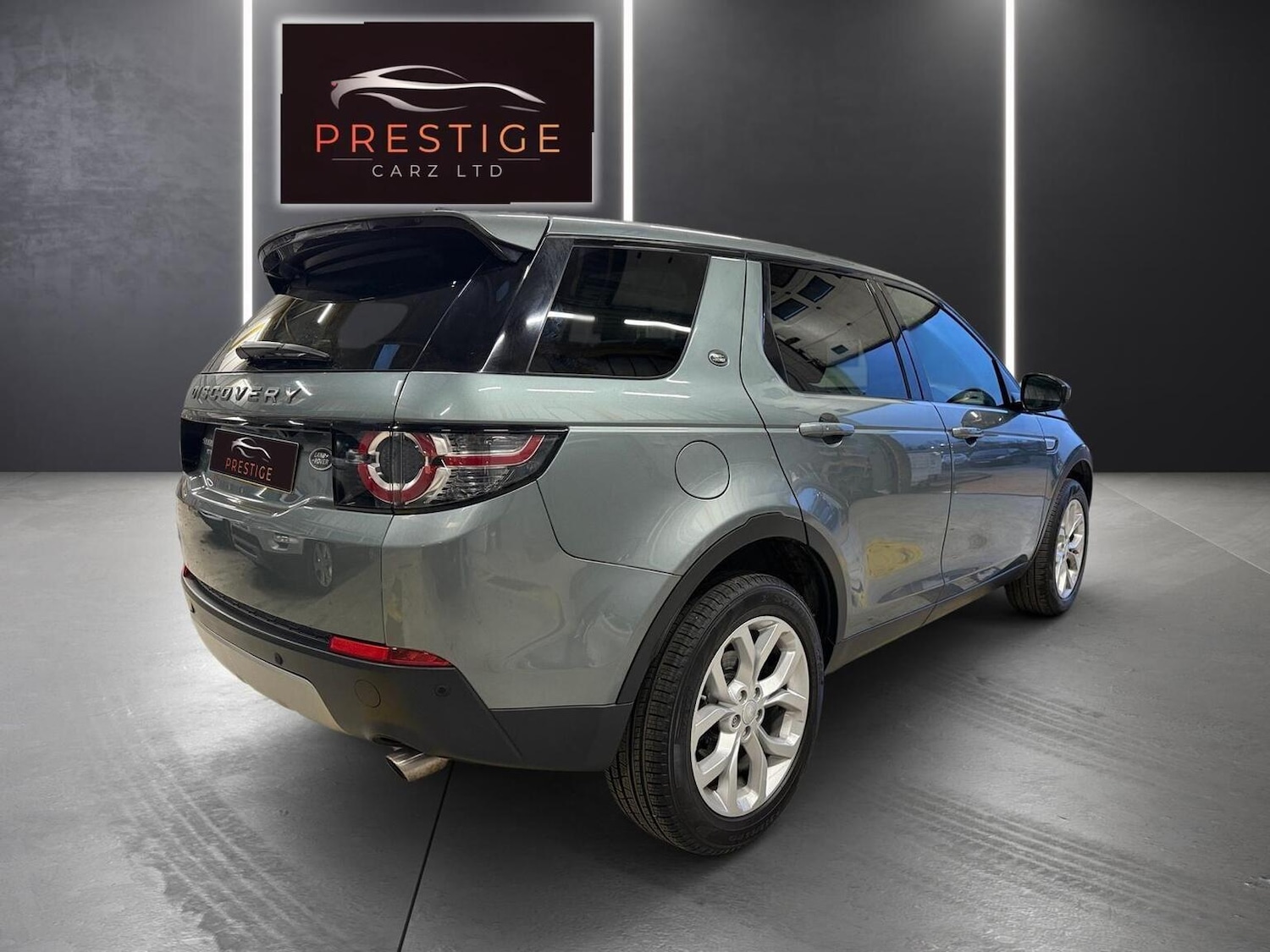 Used Land Rover Discovery Sport 2017 for sale - 77075272: Photo 5