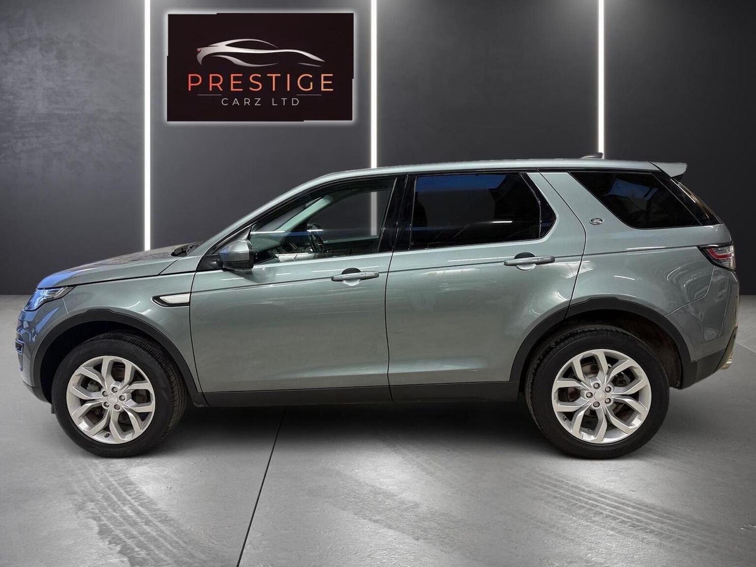Used Land Rover Discovery Sport 2017 for sale - 77075272: Photo 8