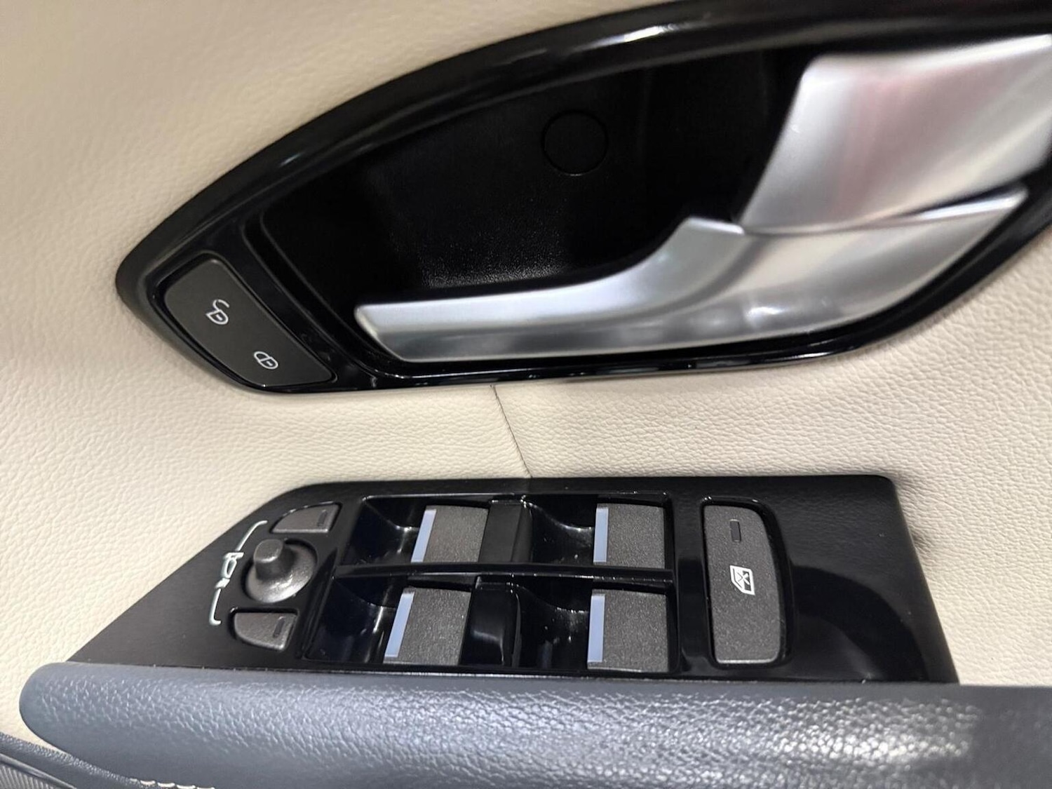 Used Land Rover Range Rover Evoque 2017 for sale - 77522068: Photo 12