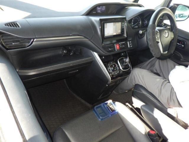 Used Toyota Voxy for sale - 76512849: Photo 2