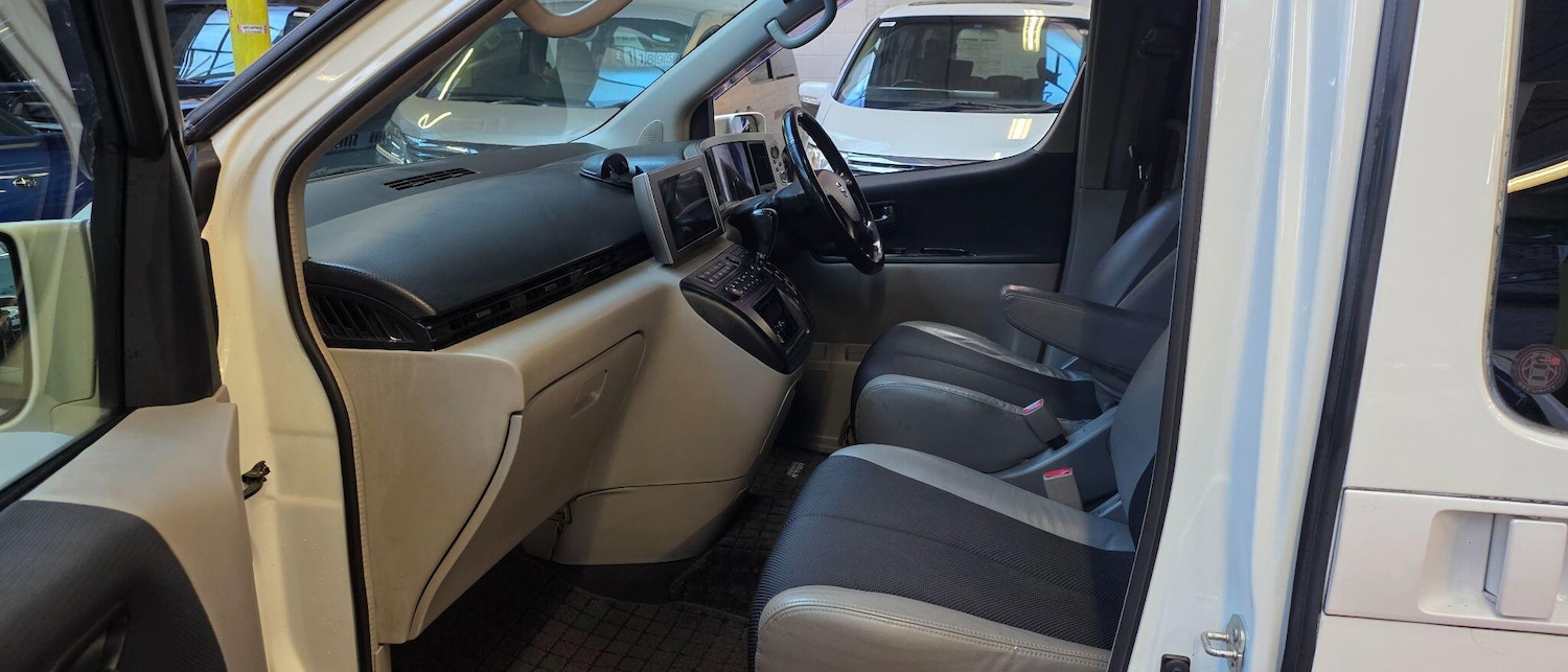 Used Nissan Elgrand 2018 for sale - 76913774: Photo 11