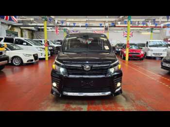 Used Toyota Voxy 2015 for sale - 74120511: Photo