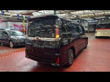 Used Toyota Voxy 2015 for sale - 74120511: Photo