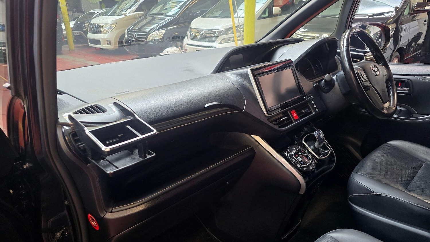 Used Toyota Voxy for sale - 78100088: Photo 12