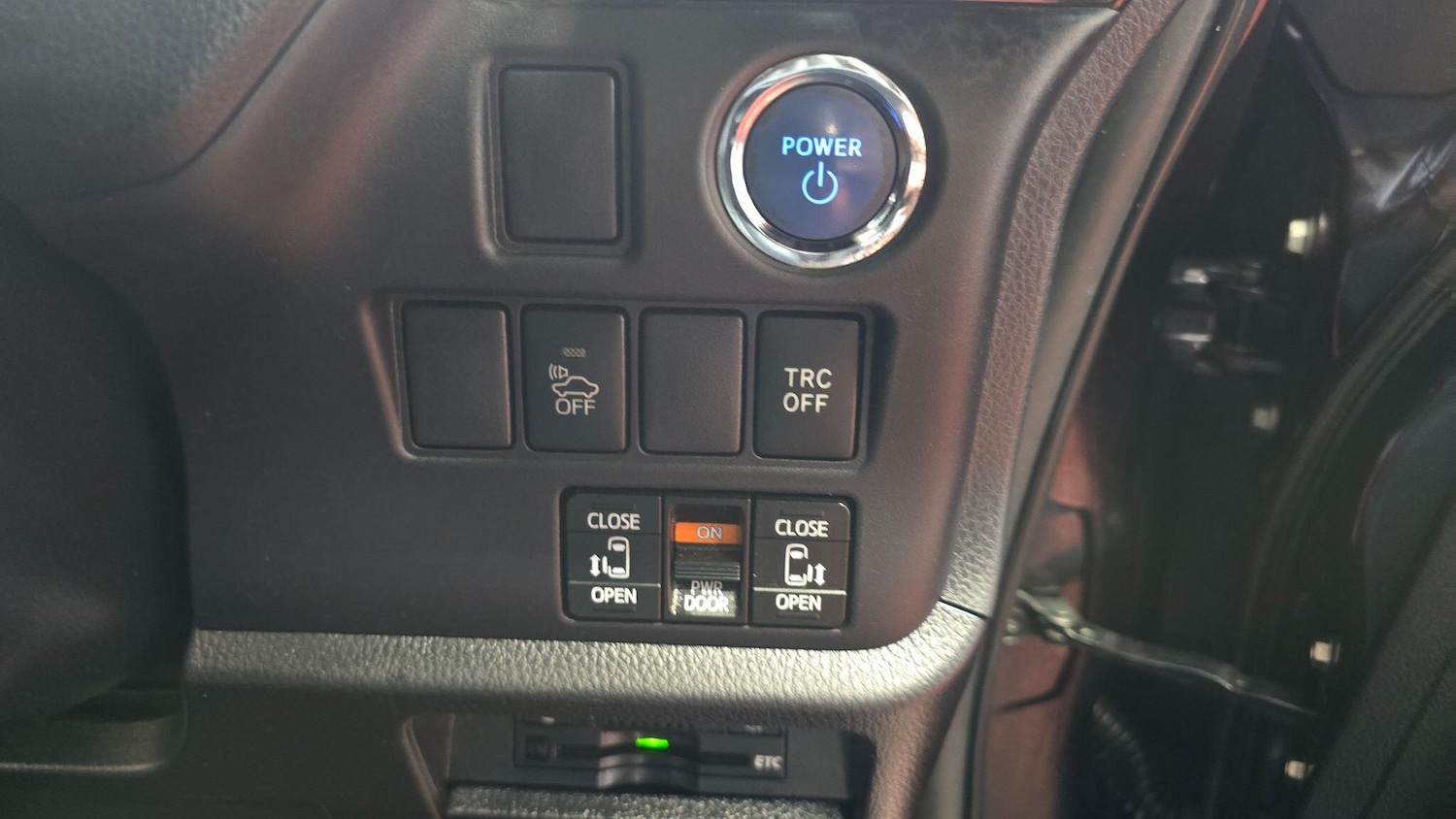 Used Toyota Voxy for sale - 78100088: Photo 13