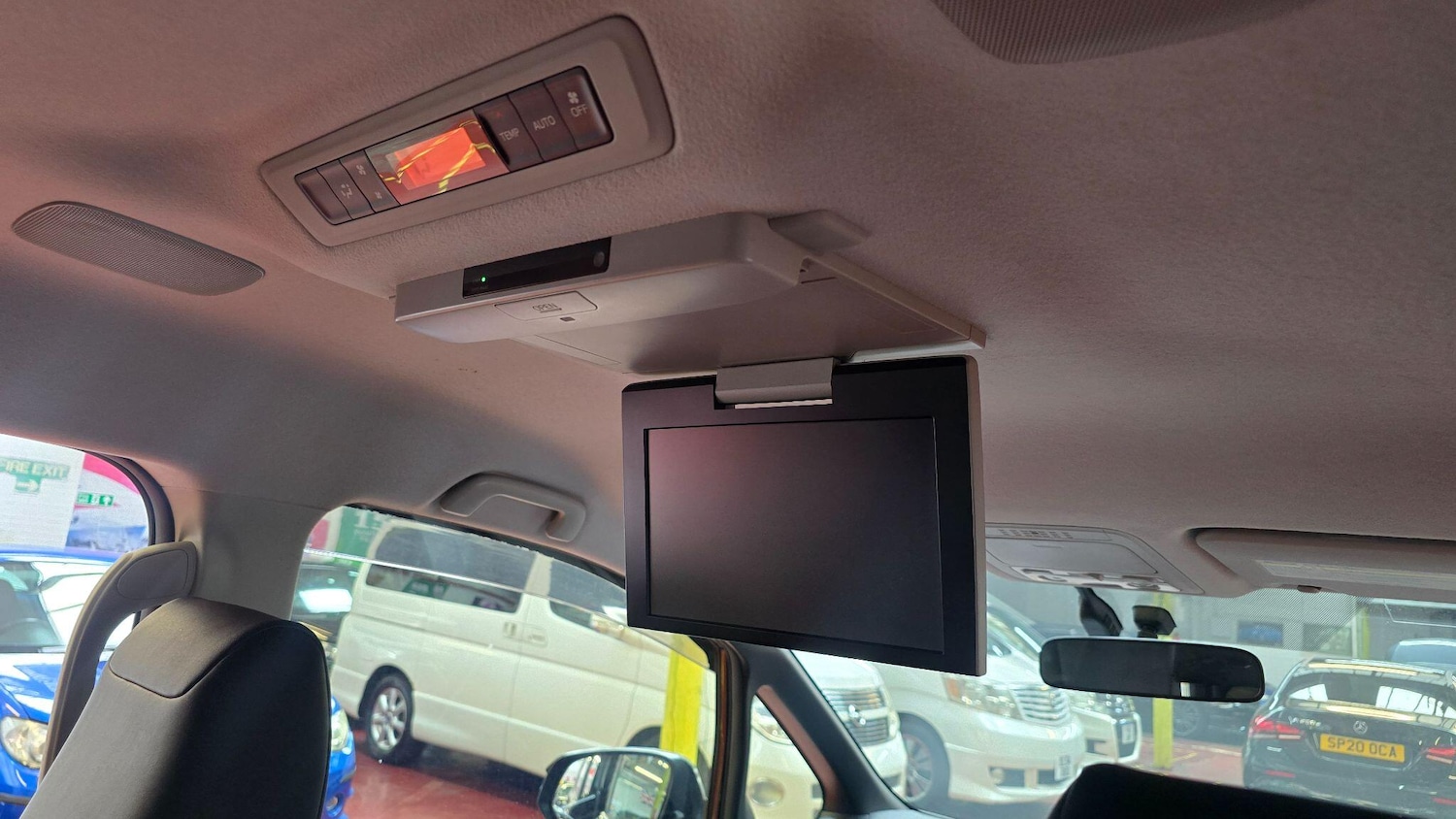 Used Toyota Voxy for sale - 78100088: Photo 14