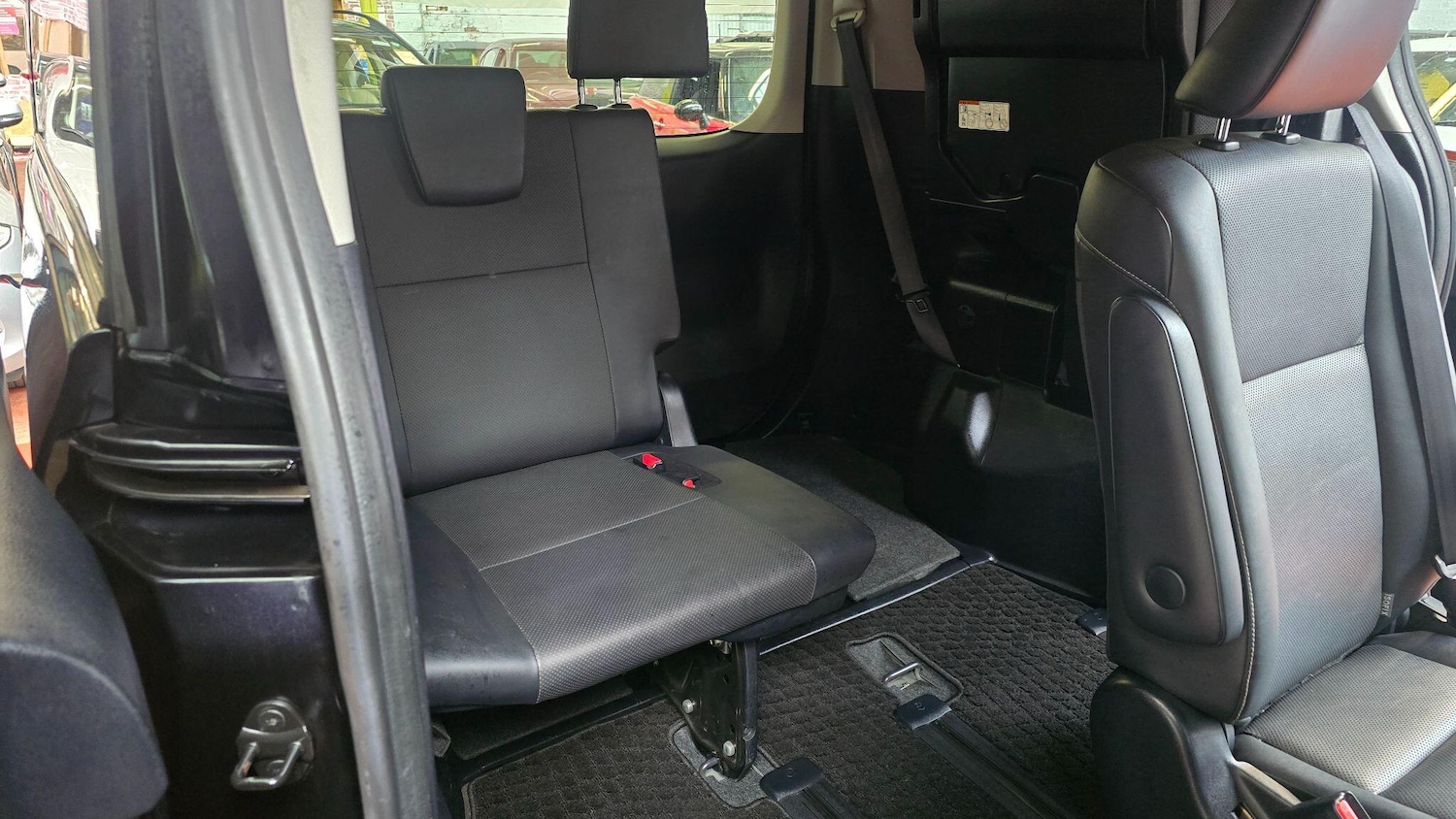 Used Toyota Voxy for sale - 78100088: Photo 16