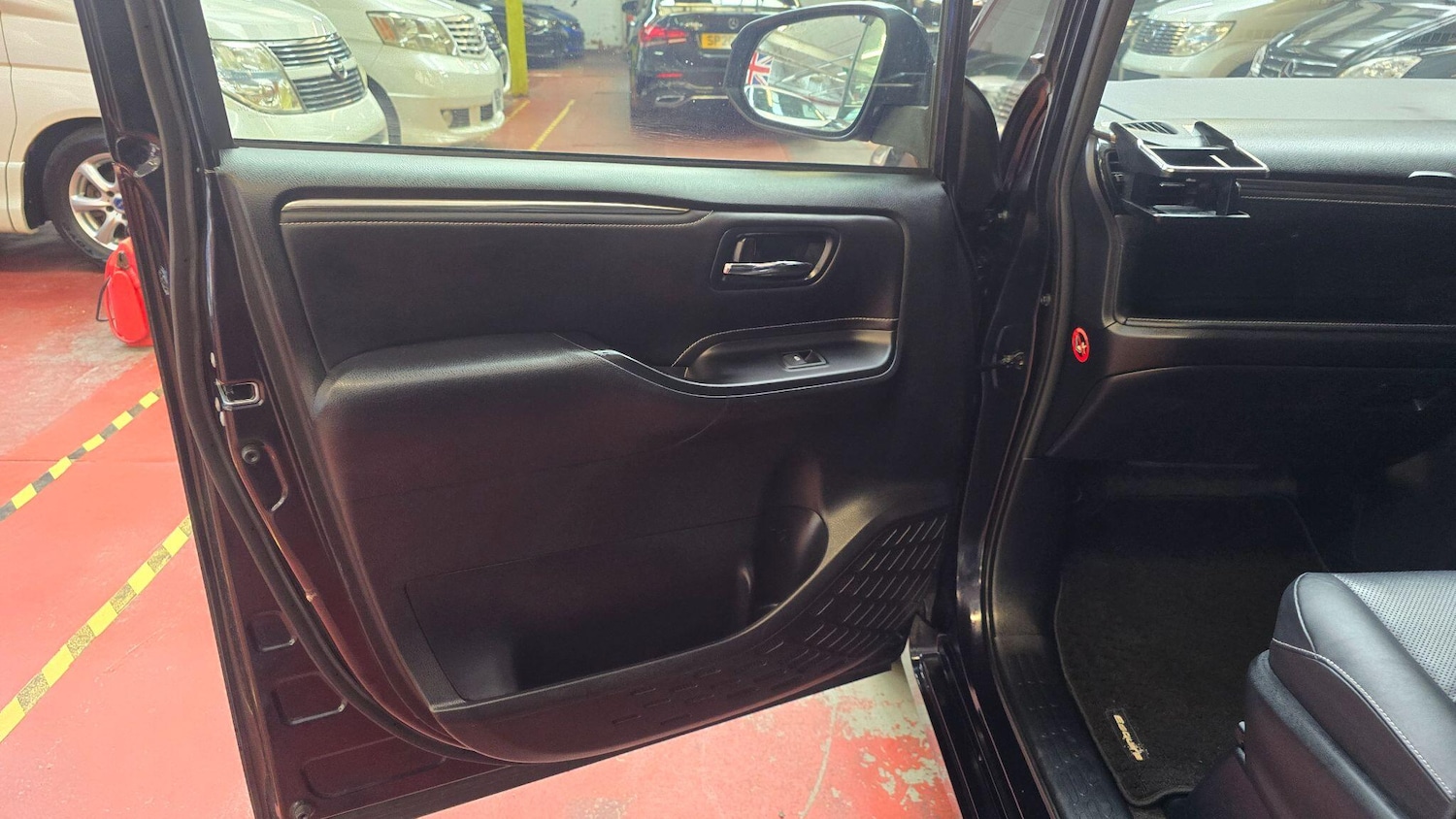 Used Toyota Voxy for sale - 78100088: Photo 18