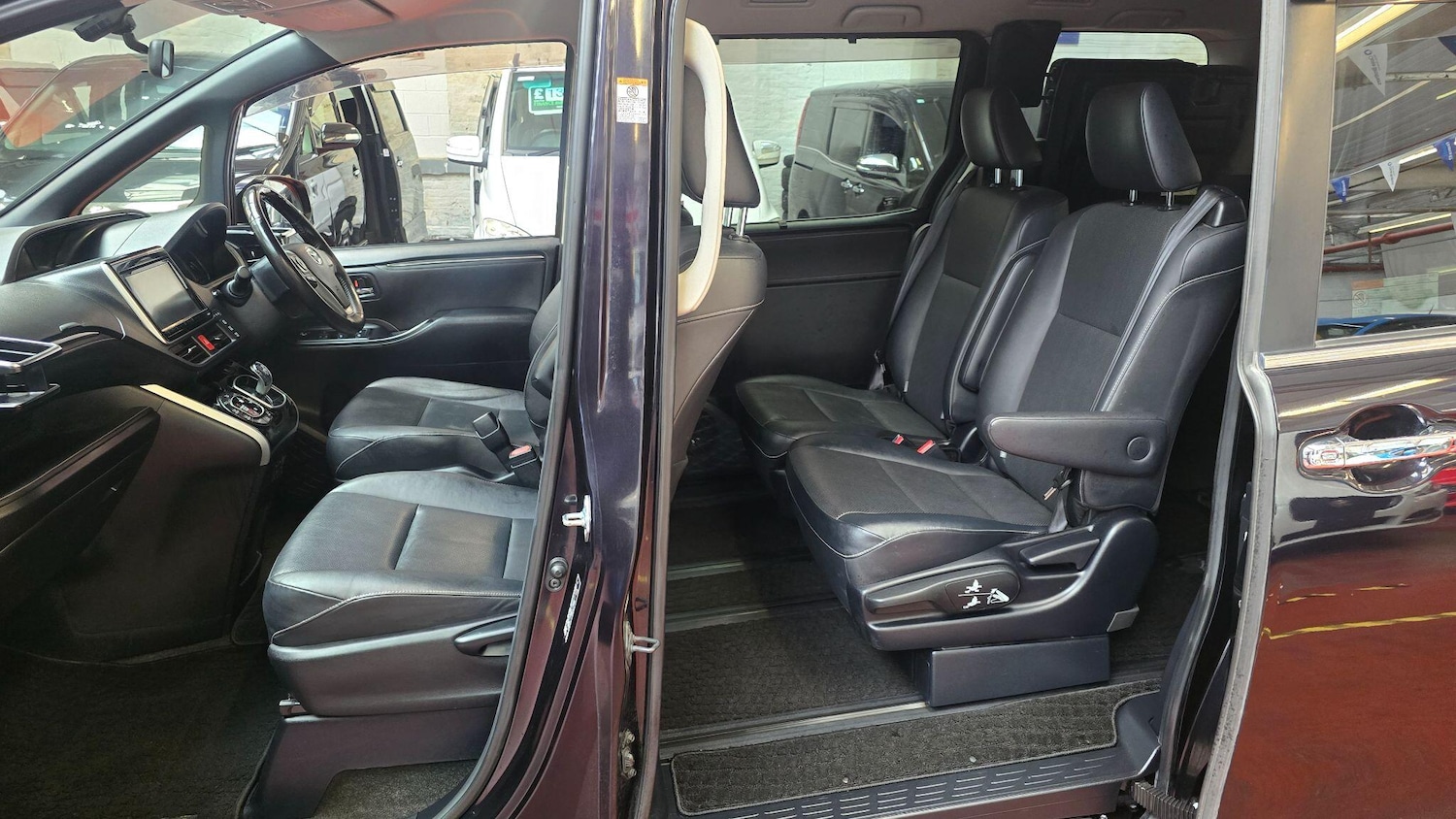 Used Toyota Voxy for sale - 78100088: Photo 19