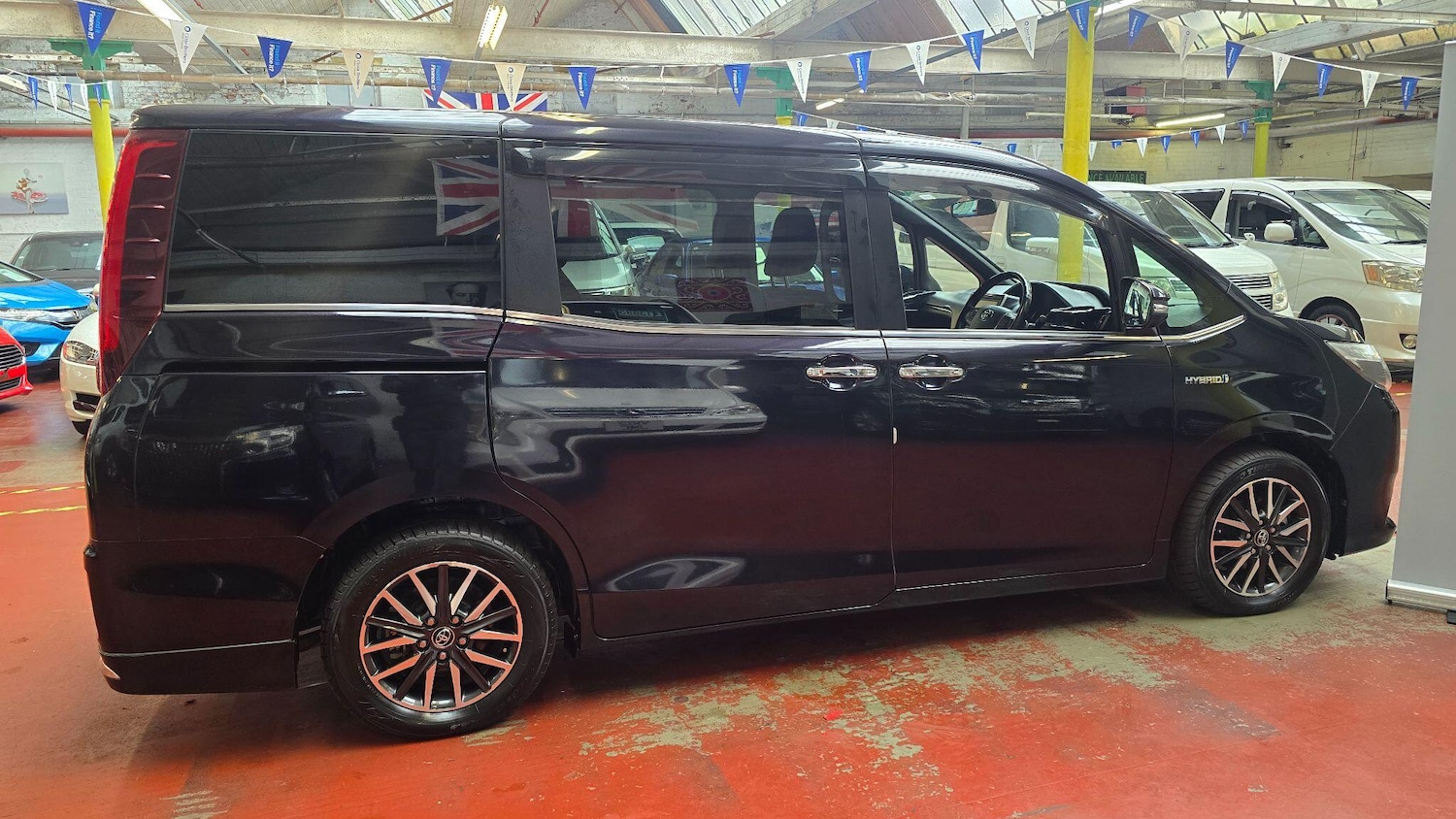 Used Toyota Voxy for sale - 78100088: Photo 32