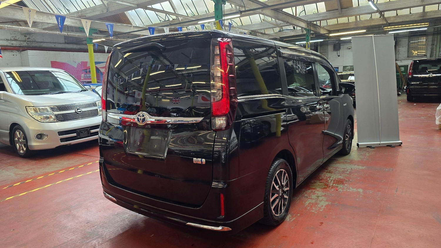 Used Toyota Voxy for sale - 78100088: Photo 33