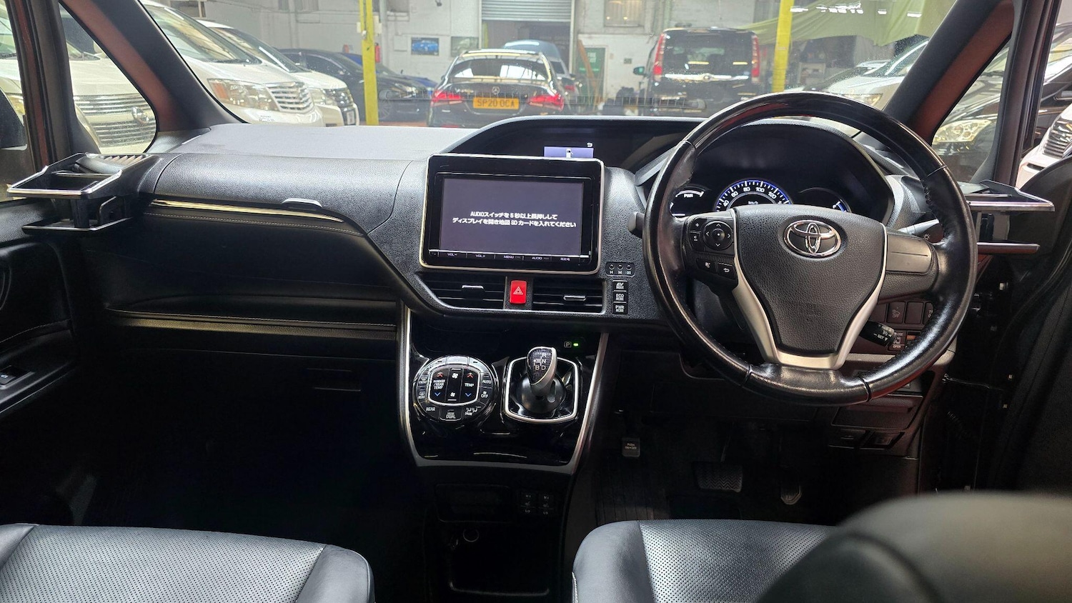 Used Toyota Voxy for sale - 78100088: Photo 4