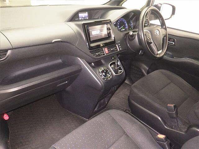 Used Toyota Voxy for sale - 76513147: Photo 3