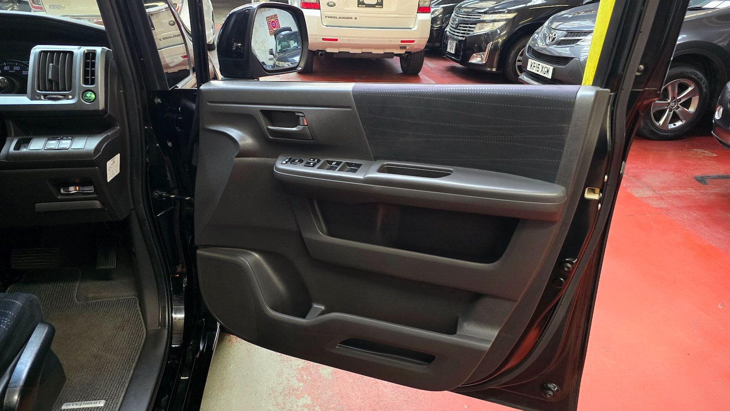 Used Honda Stepwagon 2022 for sale - 77109721: Photo 12