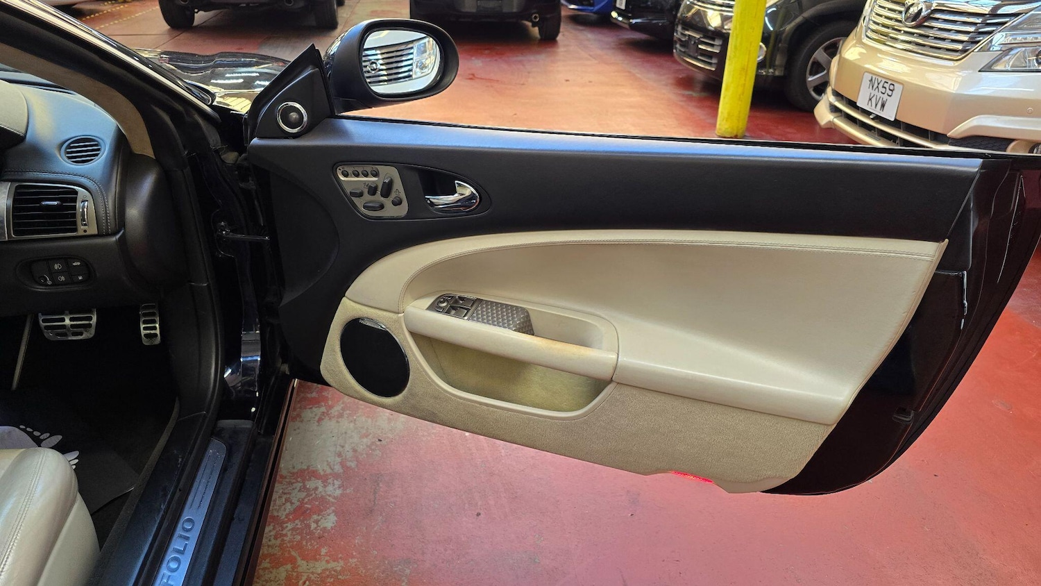 Used Jaguar XKR 2007 for sale - 76743116: Photo 23