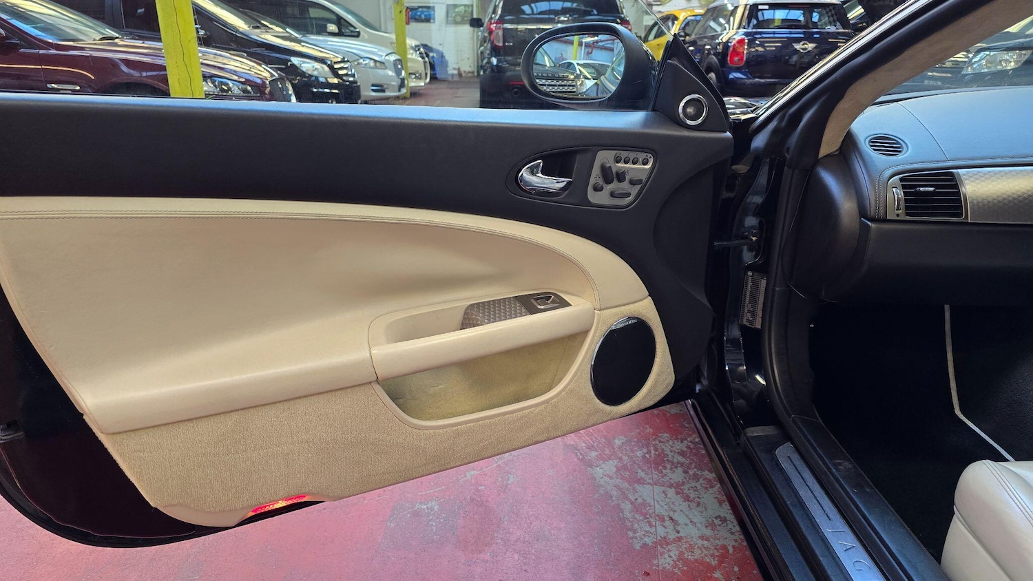 Used Jaguar XKR 2007 for sale - 76743116: Photo 24