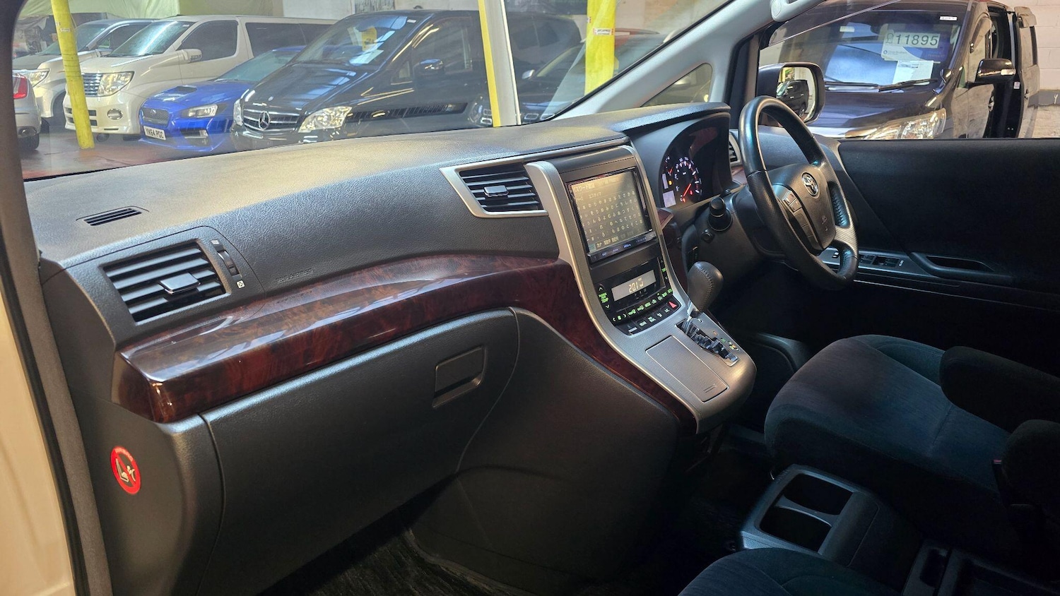 Used Toyota Vellfire for sale - 77478972: Photo 11